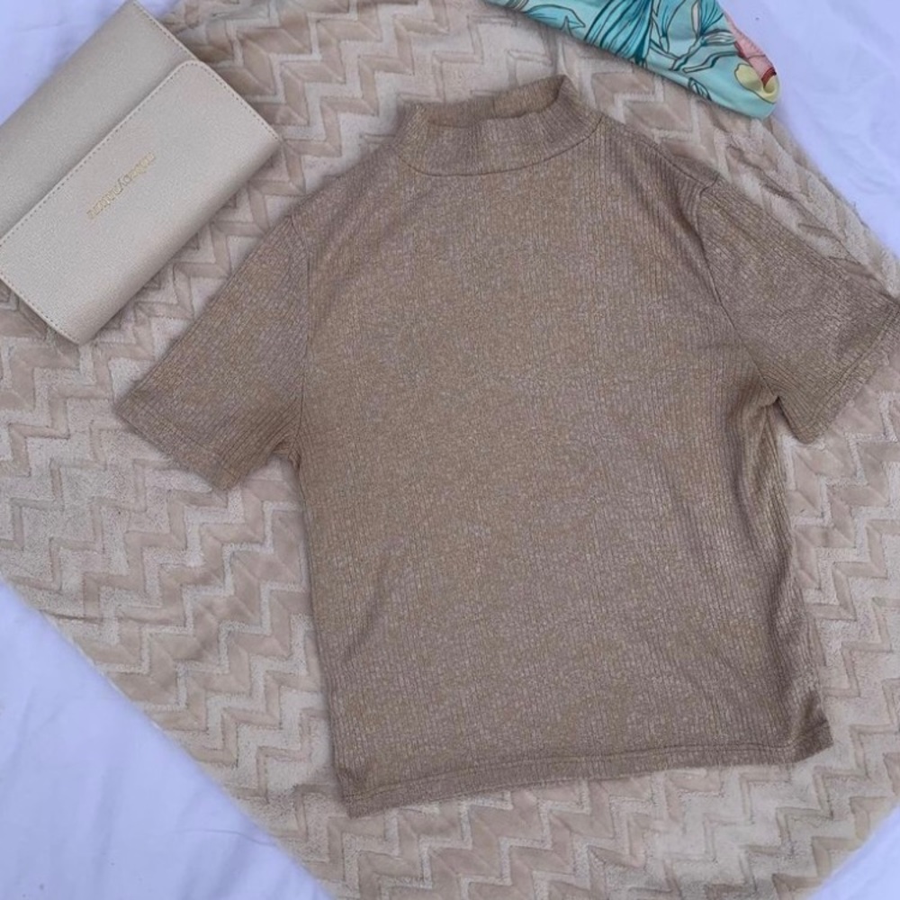 Beige ribbed T-shirt
